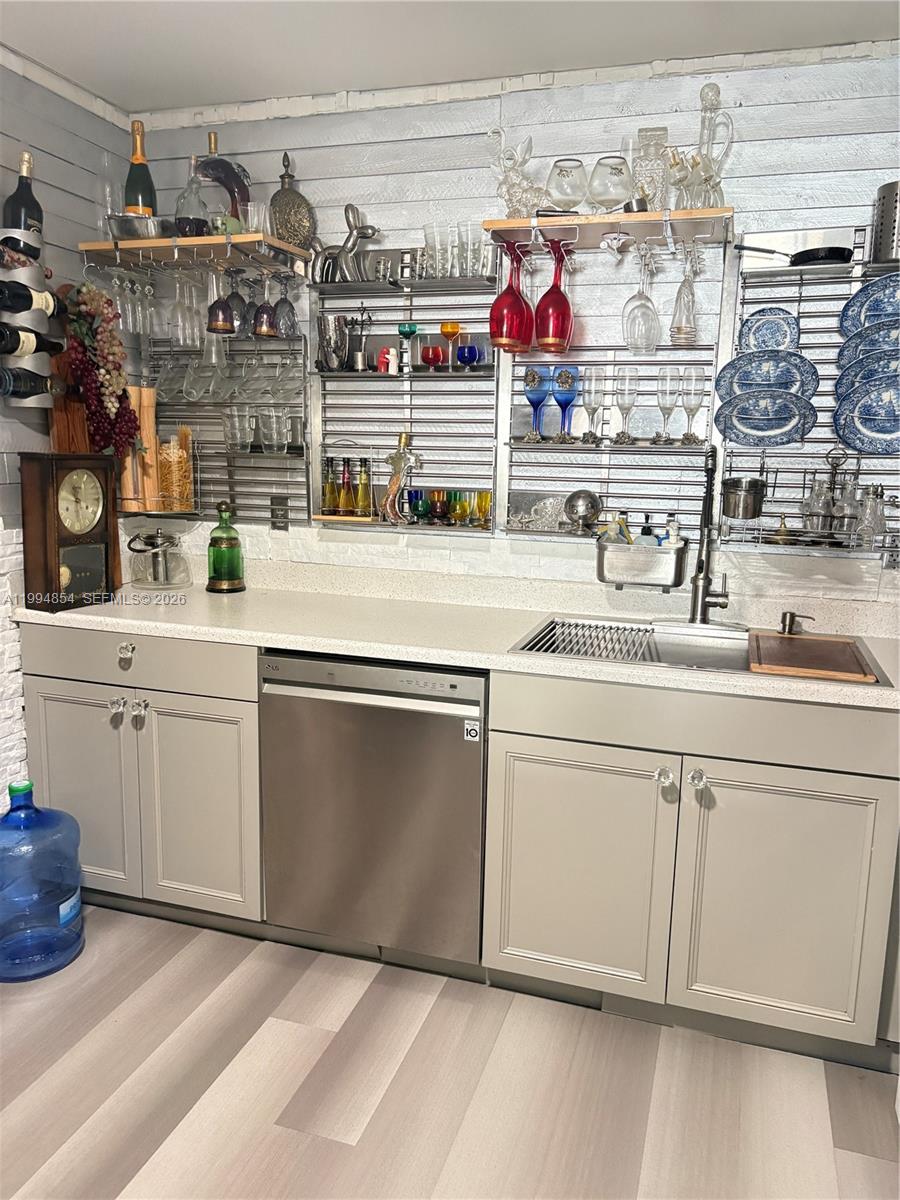 OLYMPUS CONDO PHASE - Residential