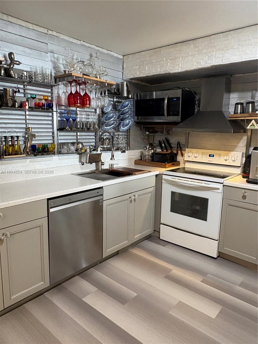 OLYMPUS CONDO PHASE - Residential