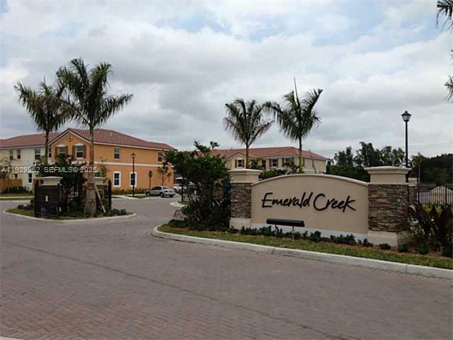 EMERALD CREEK TOWNHOMES - Residential Lease
