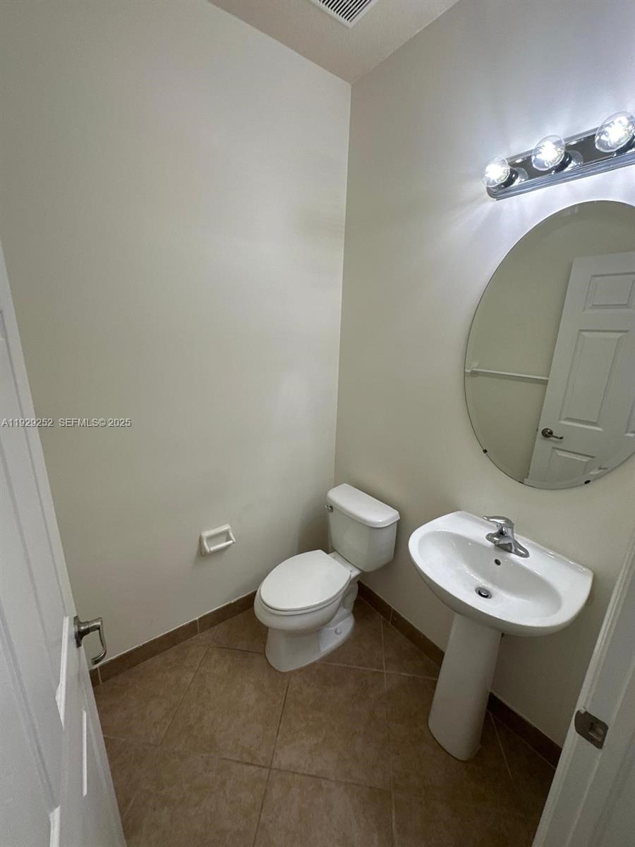 EMERALD CREEK TOWNHOMES - Residential Lease