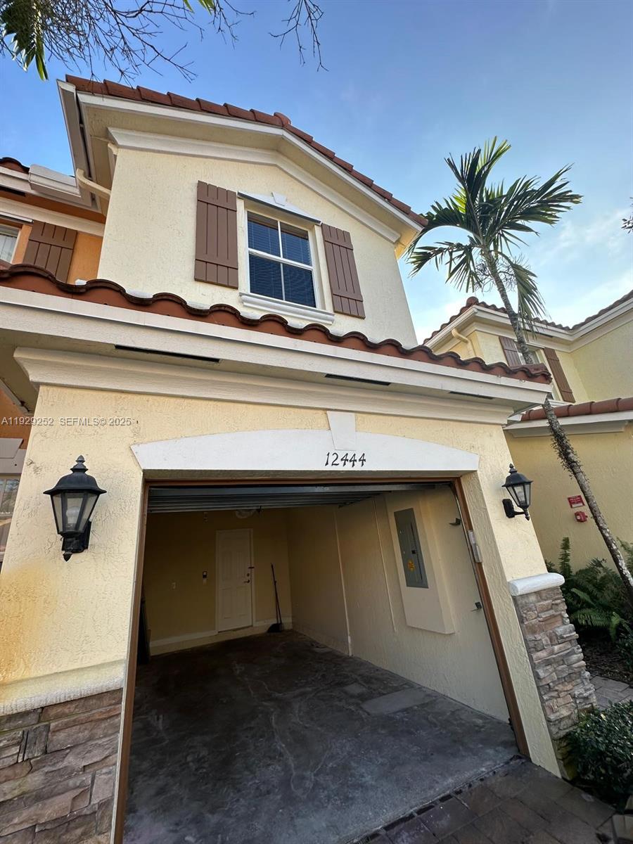 EMERALD CREEK TOWNHOMES - Residential Lease