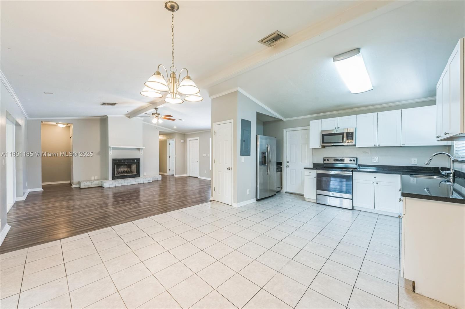 BOCA TRAILS 1 - Residential