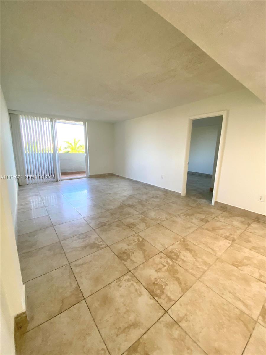 SAMARI LAKE EAST CONDO - Residential