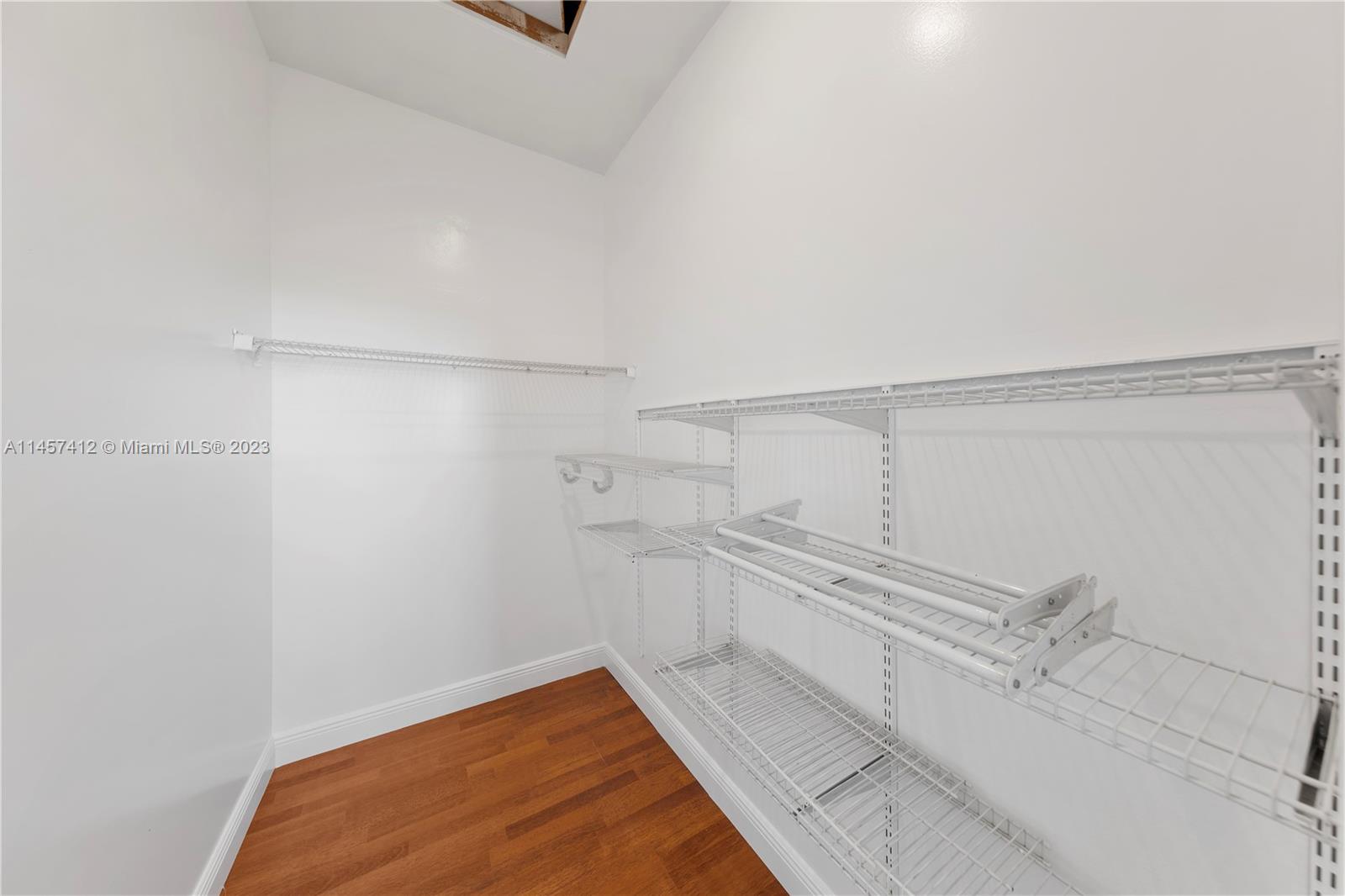 REDLAND 20 ACRES W/ HOME - Land