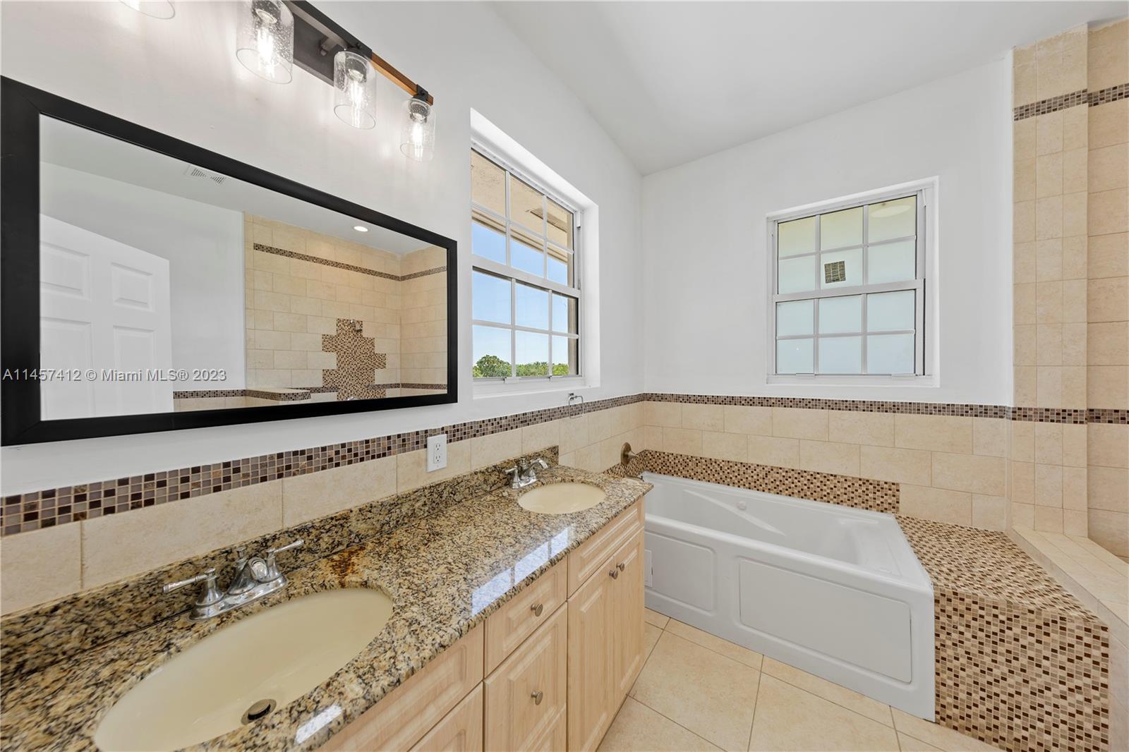 REDLAND 20 ACRES W/ HOME - Land