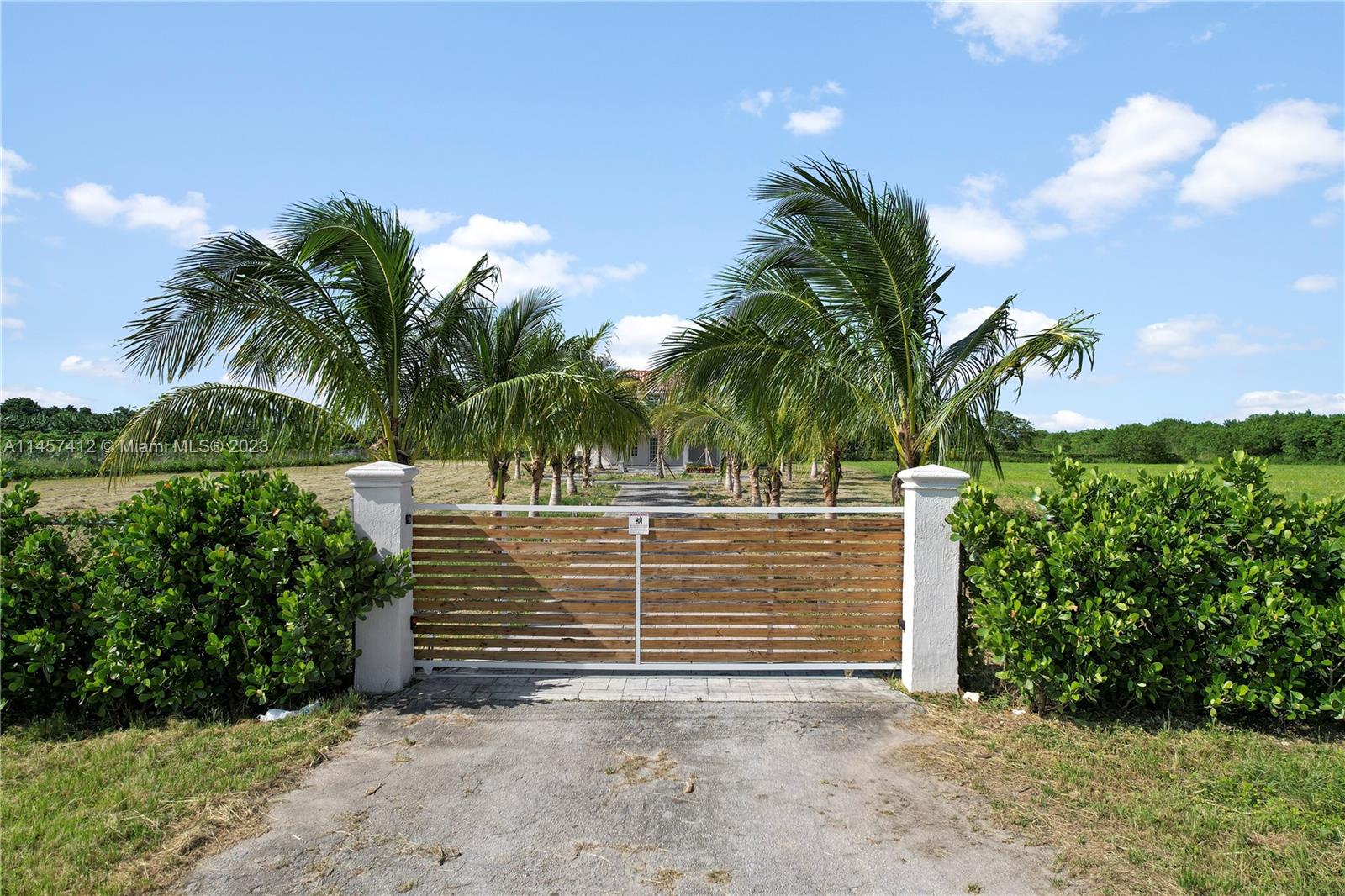 REDLAND 20 ACRES W/ HOME - Land