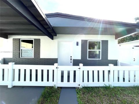 Single Family Residence in Hollywood FL 2210 Cody St St 2.jpg