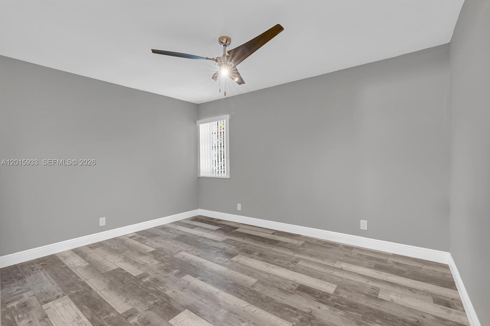 SUN AND LAKE CONDO - Residential
