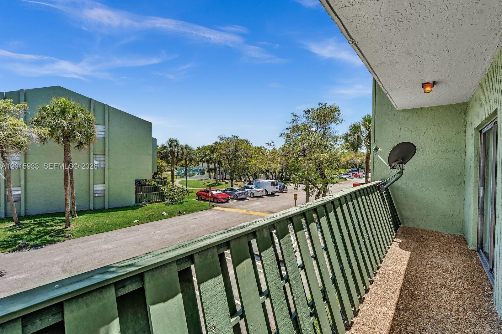 SUN AND LAKE CONDO - Residential