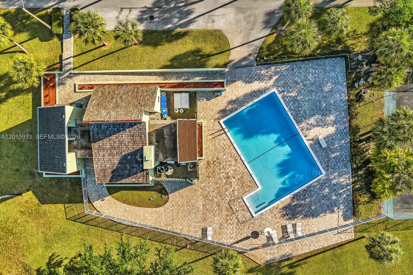 SUN AND LAKE CONDO - Residential