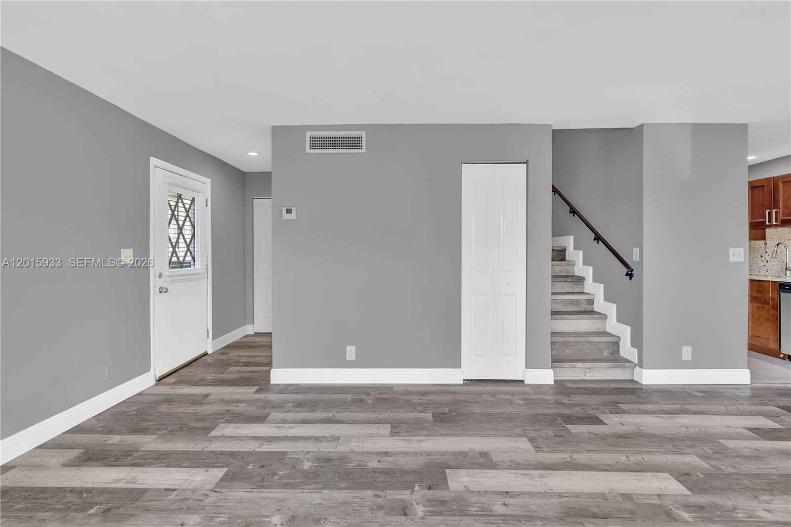 SUN AND LAKE CONDO - Residential