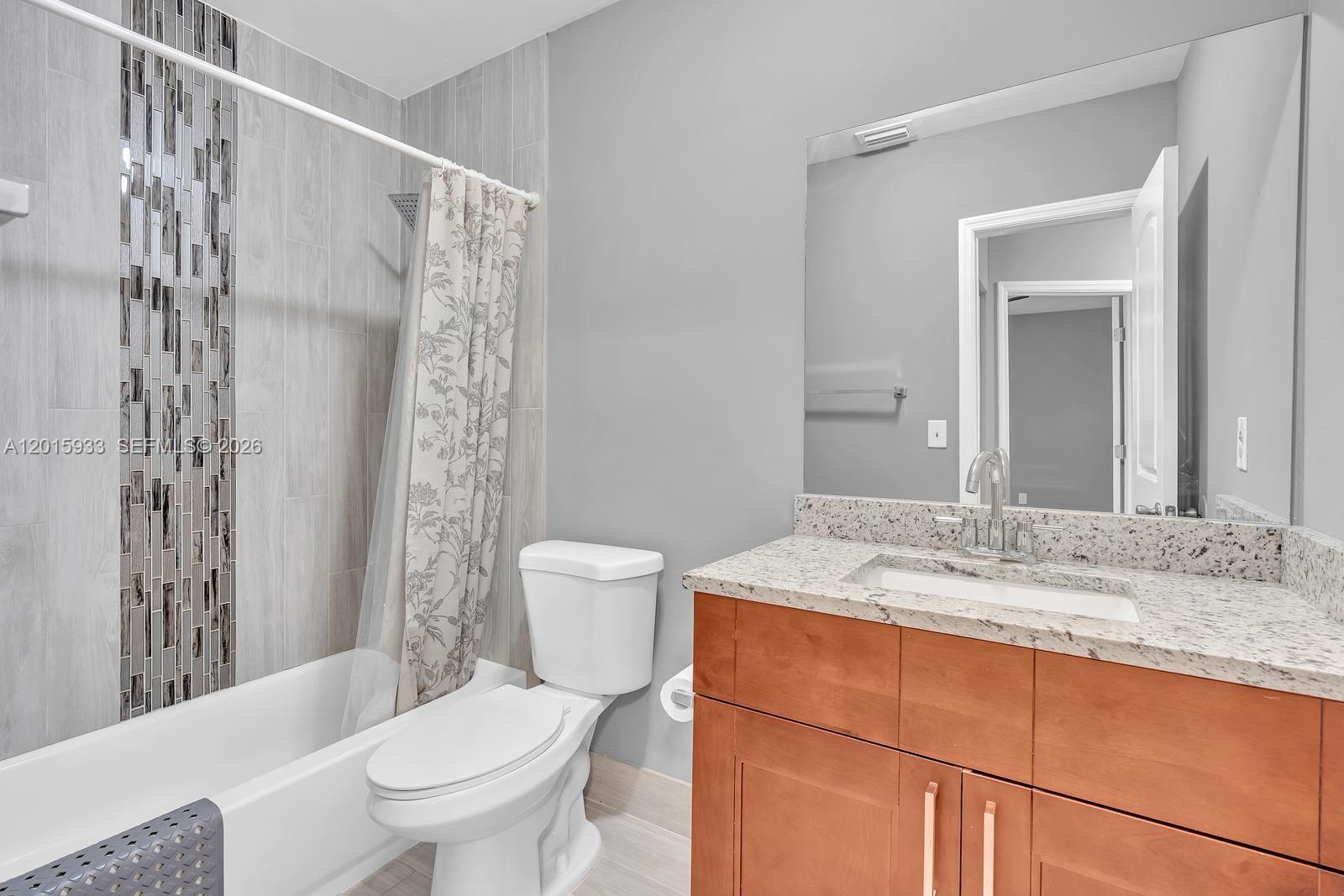 SUN AND LAKE CONDO - Residential