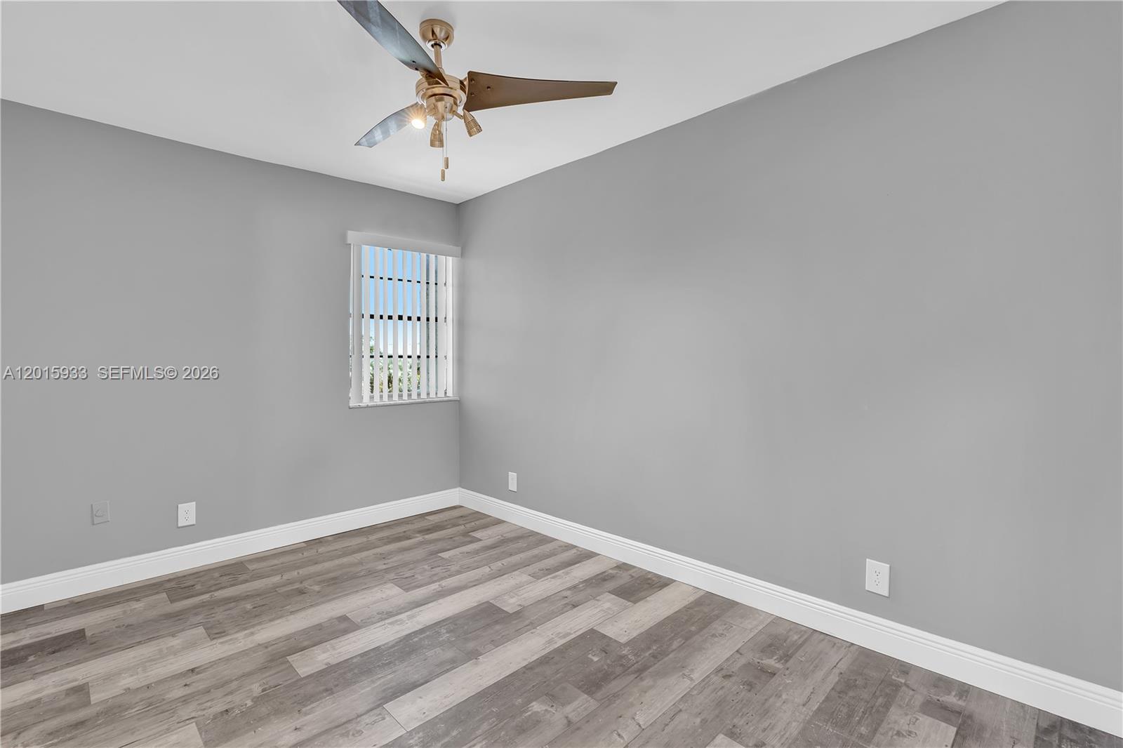 SUN AND LAKE CONDO - Residential