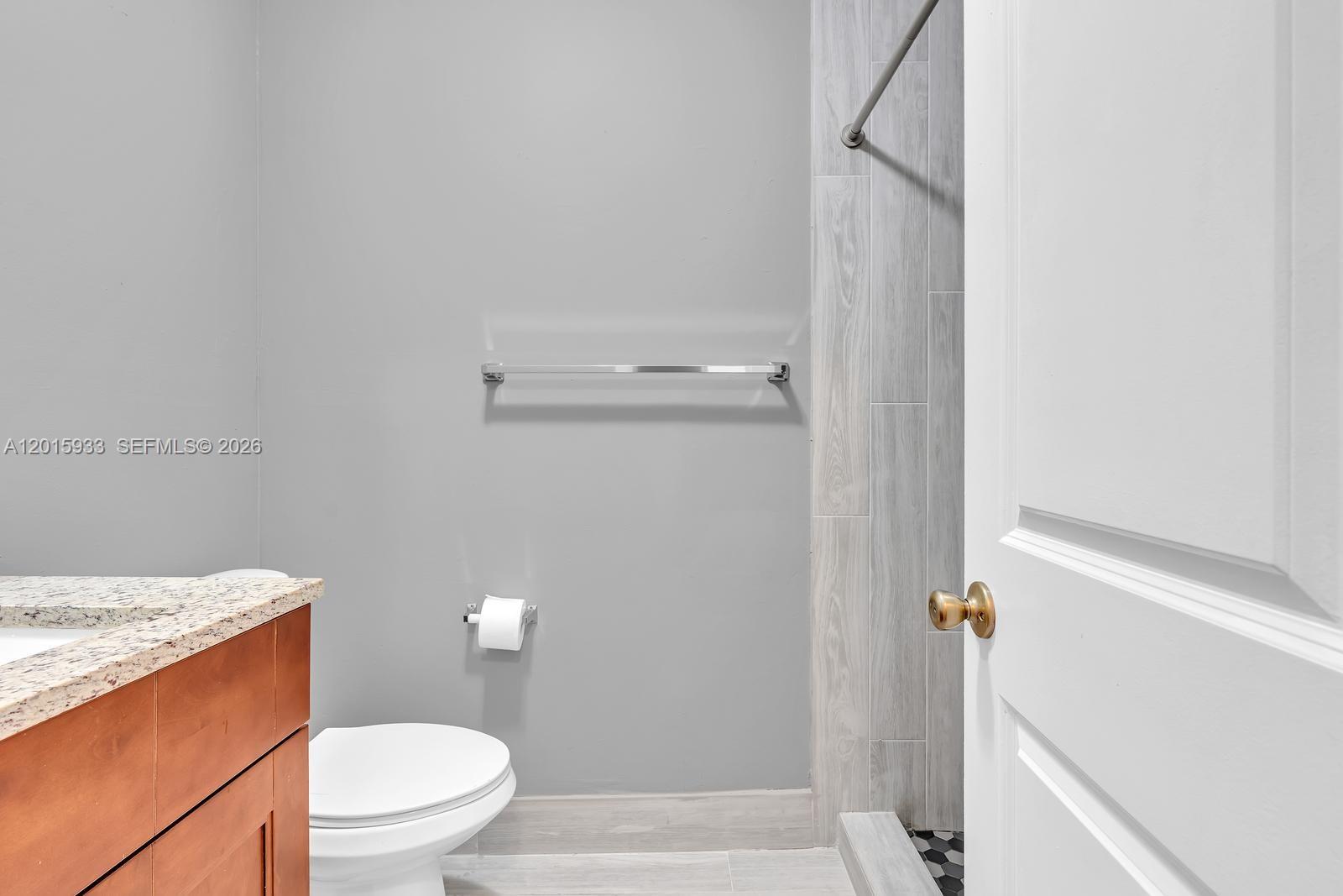 SUN AND LAKE CONDO - Residential