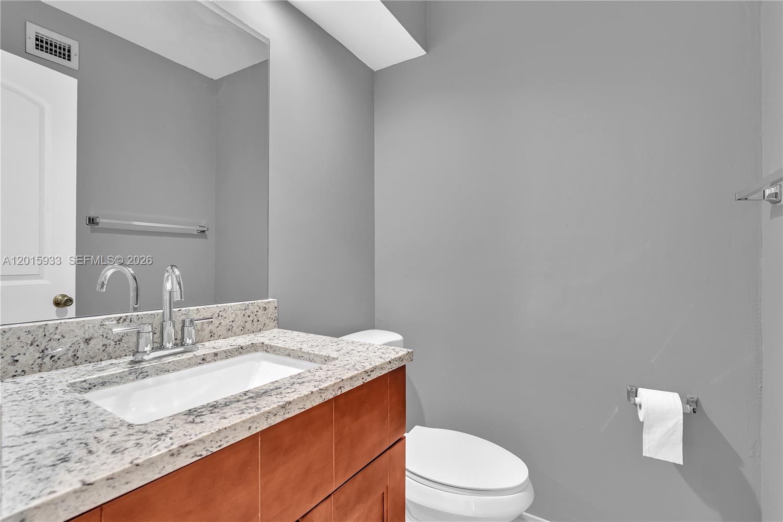 SUN AND LAKE CONDO - Residential