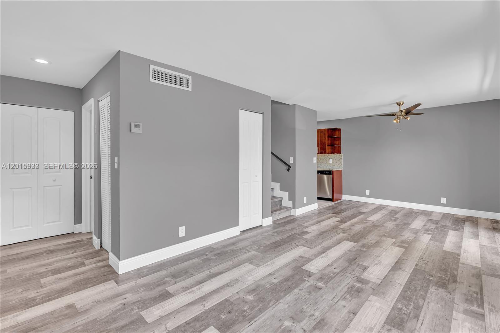 SUN AND LAKE CONDO - Residential