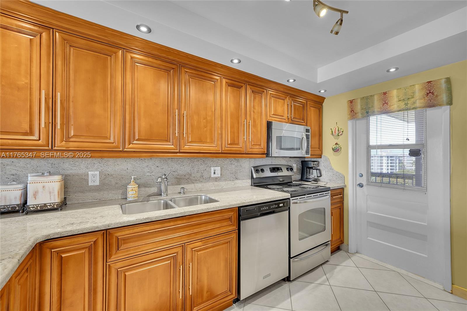 NO 22 PALM-AIRE COUNTRY C - Residential