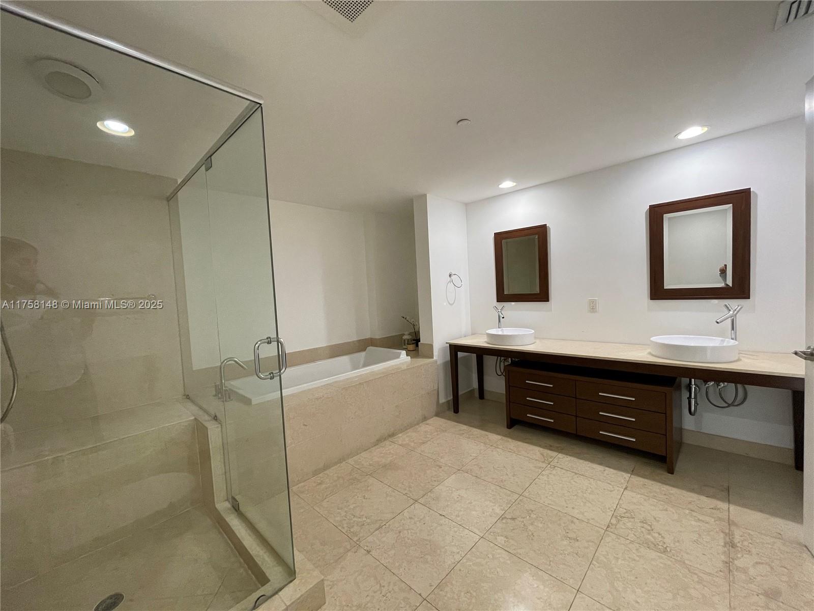 ICONBRICKELL CONDO NO 1 - Residential