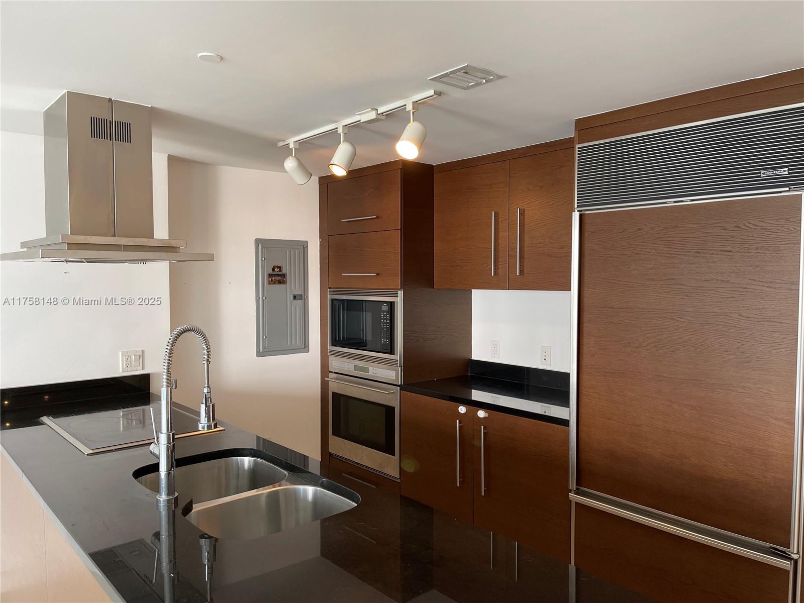 ICONBRICKELL CONDO NO 1 - Residential