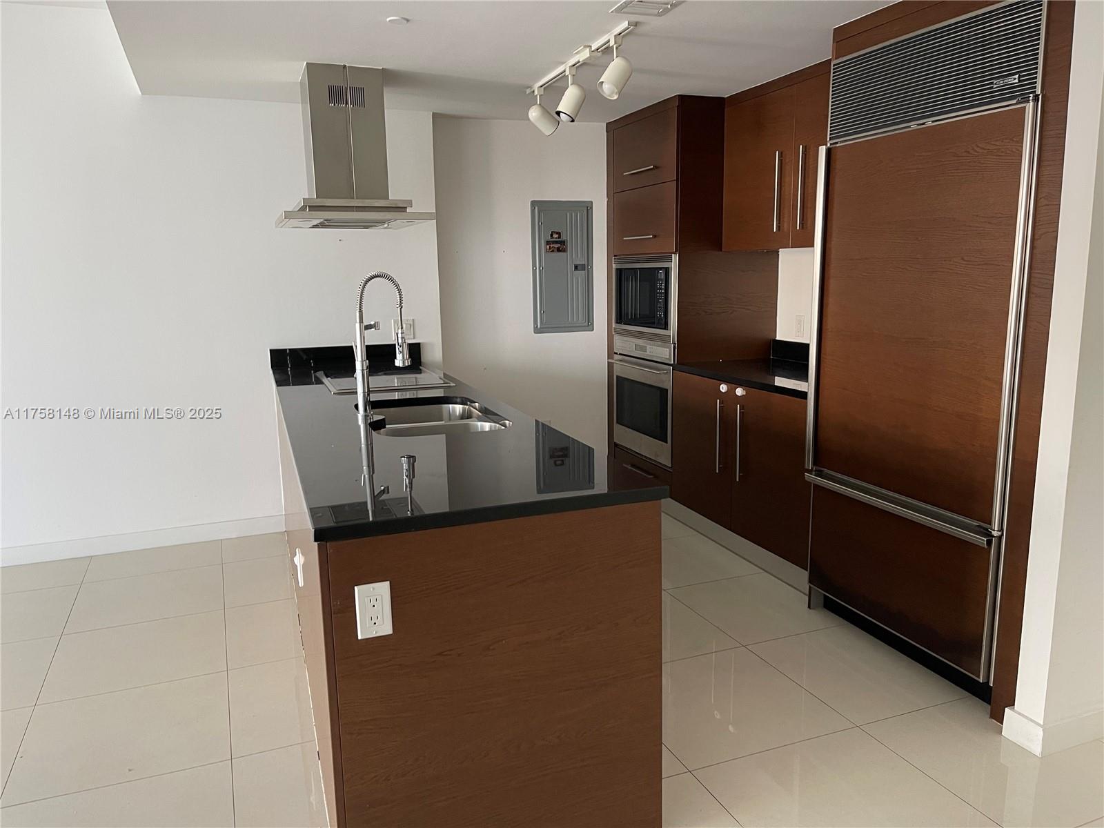 ICONBRICKELL CONDO NO 1 - Residential