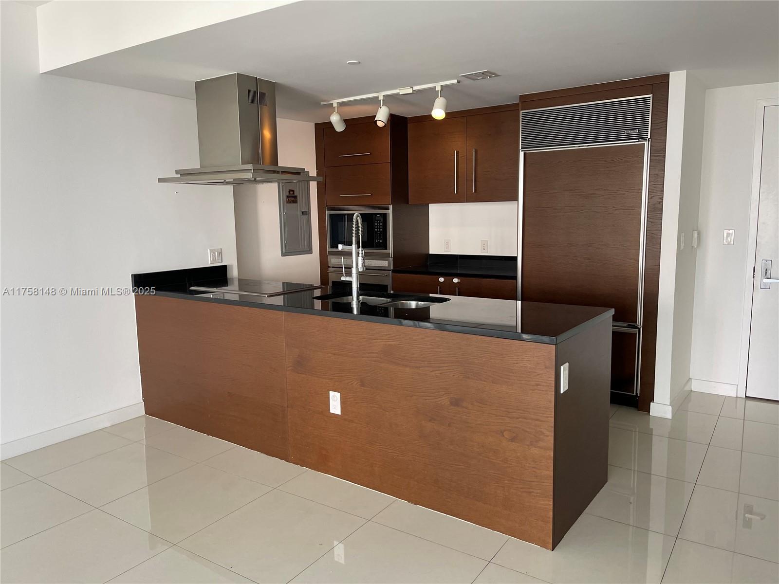 ICONBRICKELL CONDO NO 1 - Residential