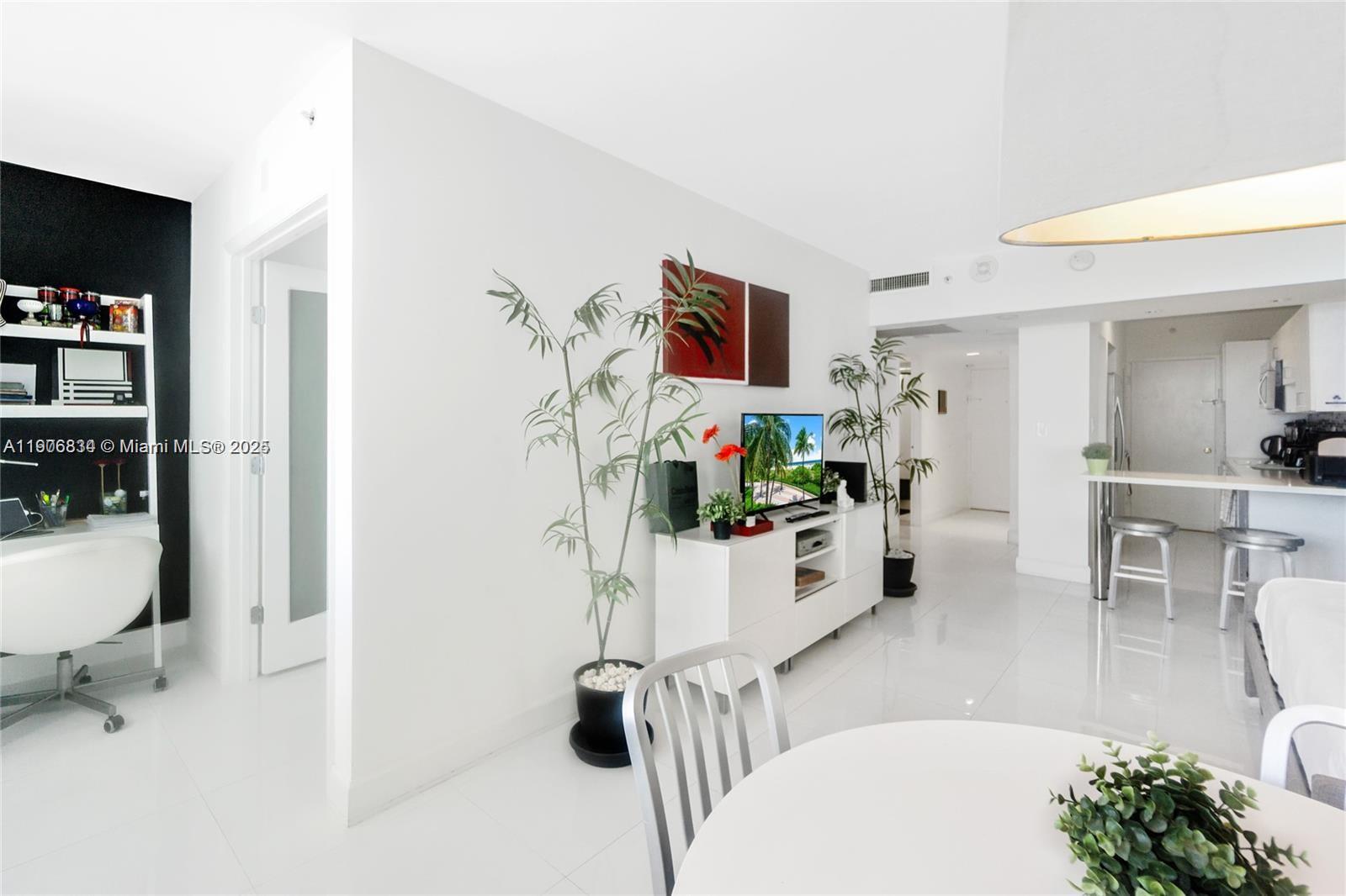 View photos, virtual tours, details... 100 Lincoln Rd 1201