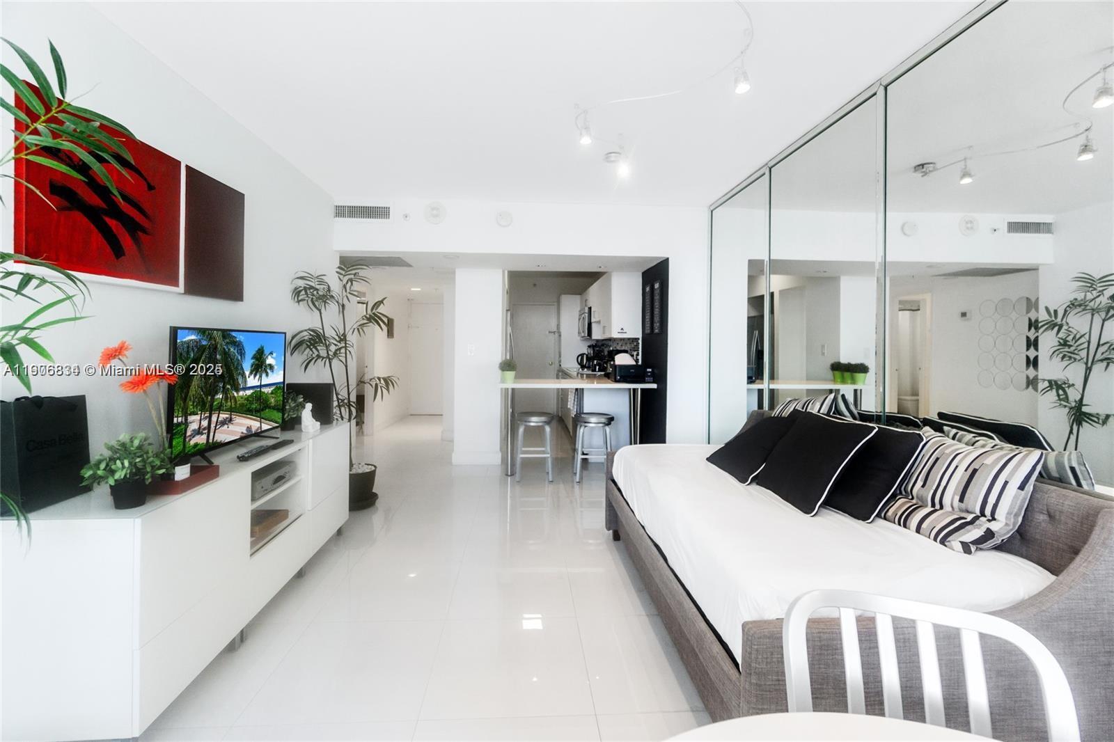 View photos, virtual tours, details... 100 Lincoln Rd 1201