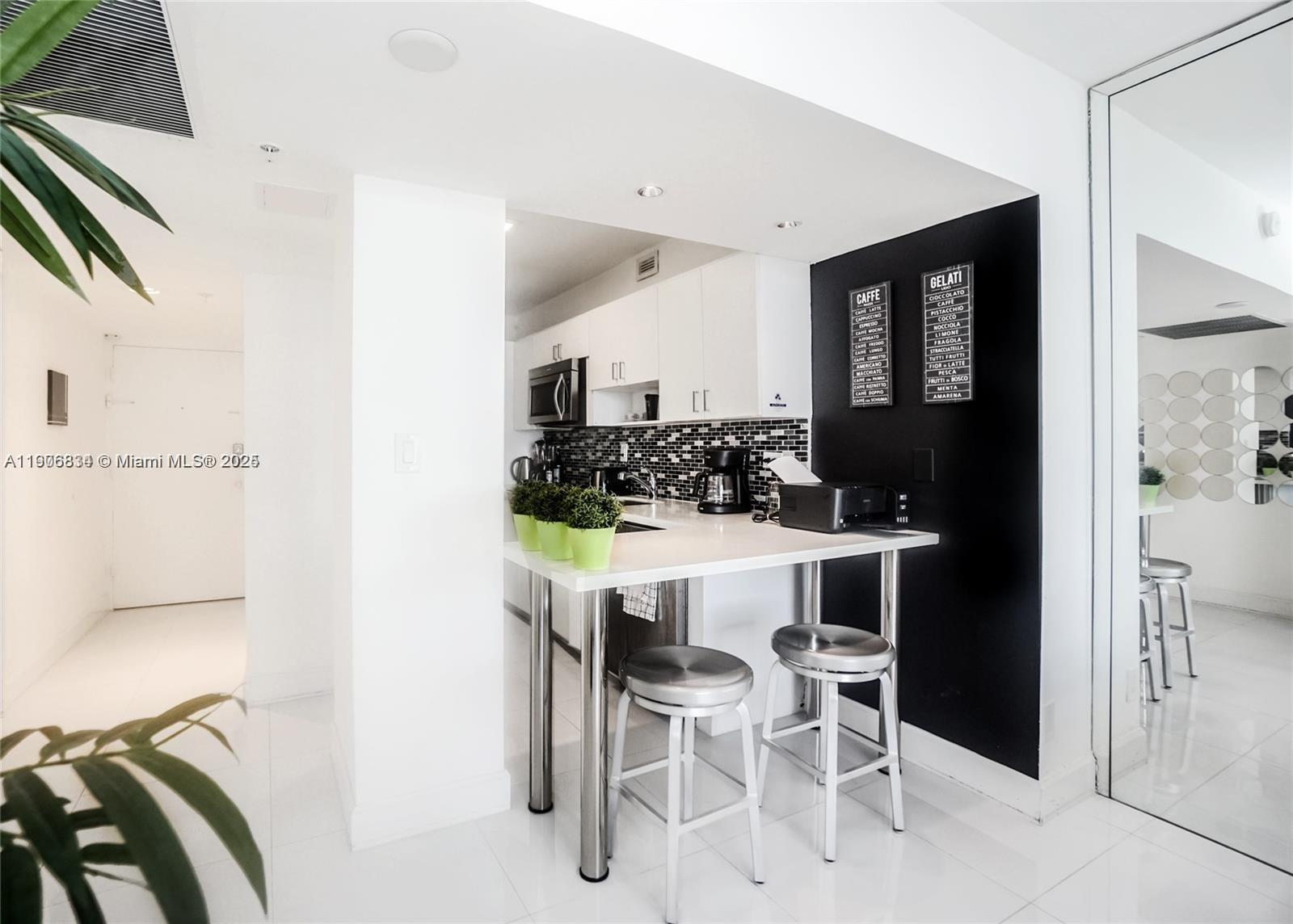 THE DECOPLAGE CONDO - Residential