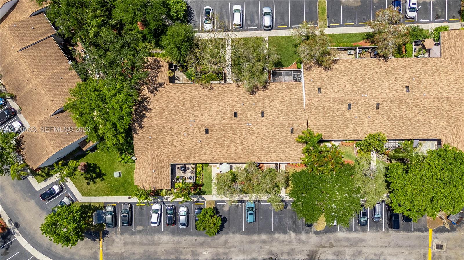 NOB HILL AT WELLEBY CONDO - Residential