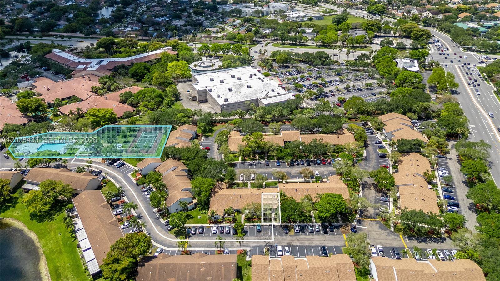 NOB HILL AT WELLEBY CONDO - Residential