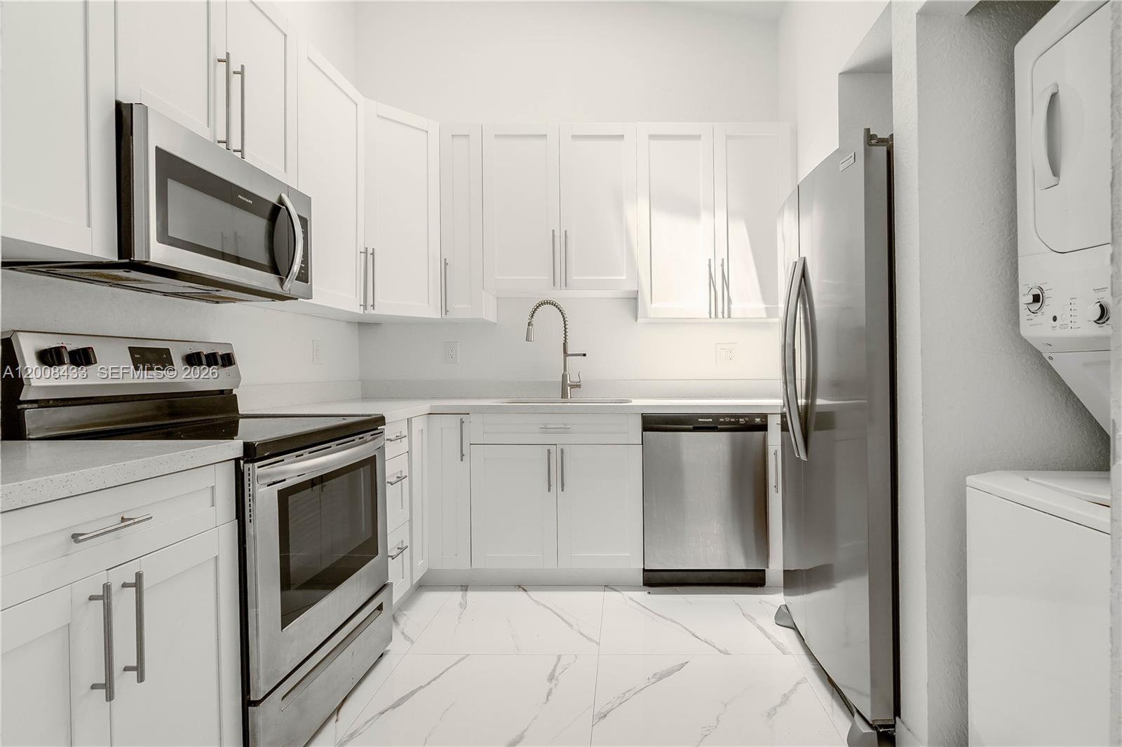 NOB HILL AT WELLEBY CONDO - Residential