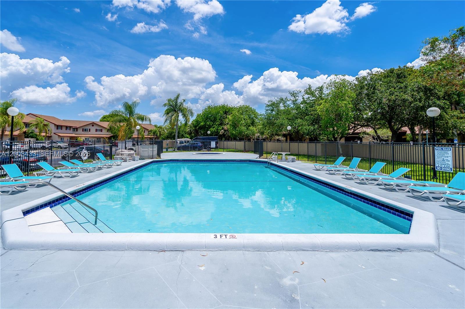 NOB HILL AT WELLEBY CONDO - Residential