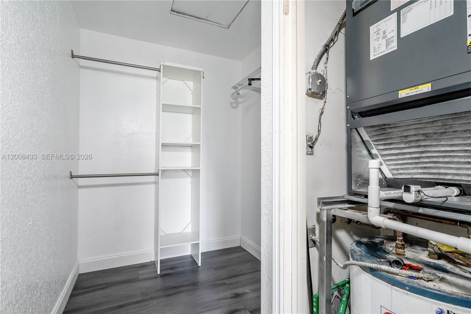 NOB HILL AT WELLEBY CONDO - Residential