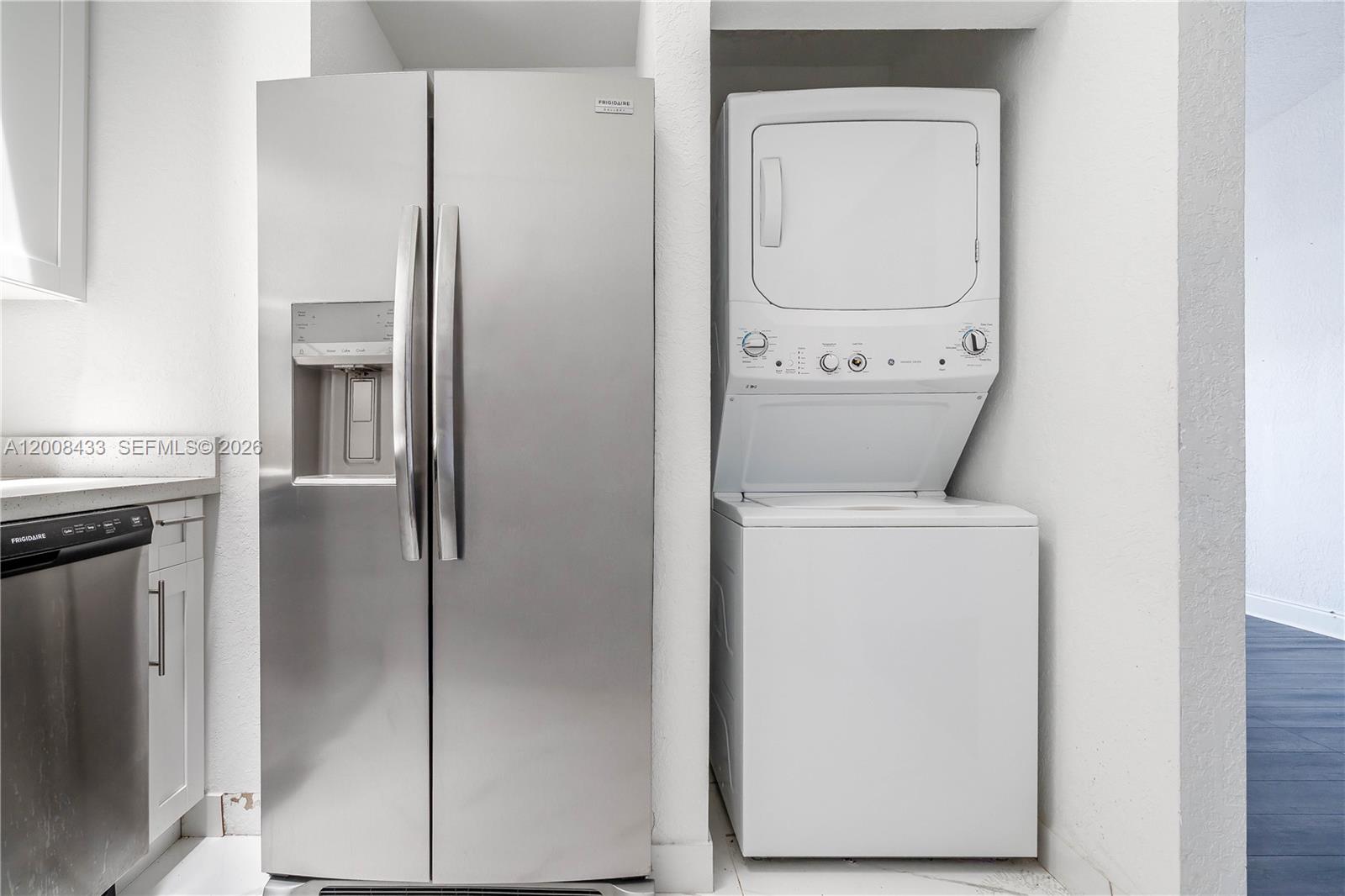 NOB HILL AT WELLEBY CONDO - Residential