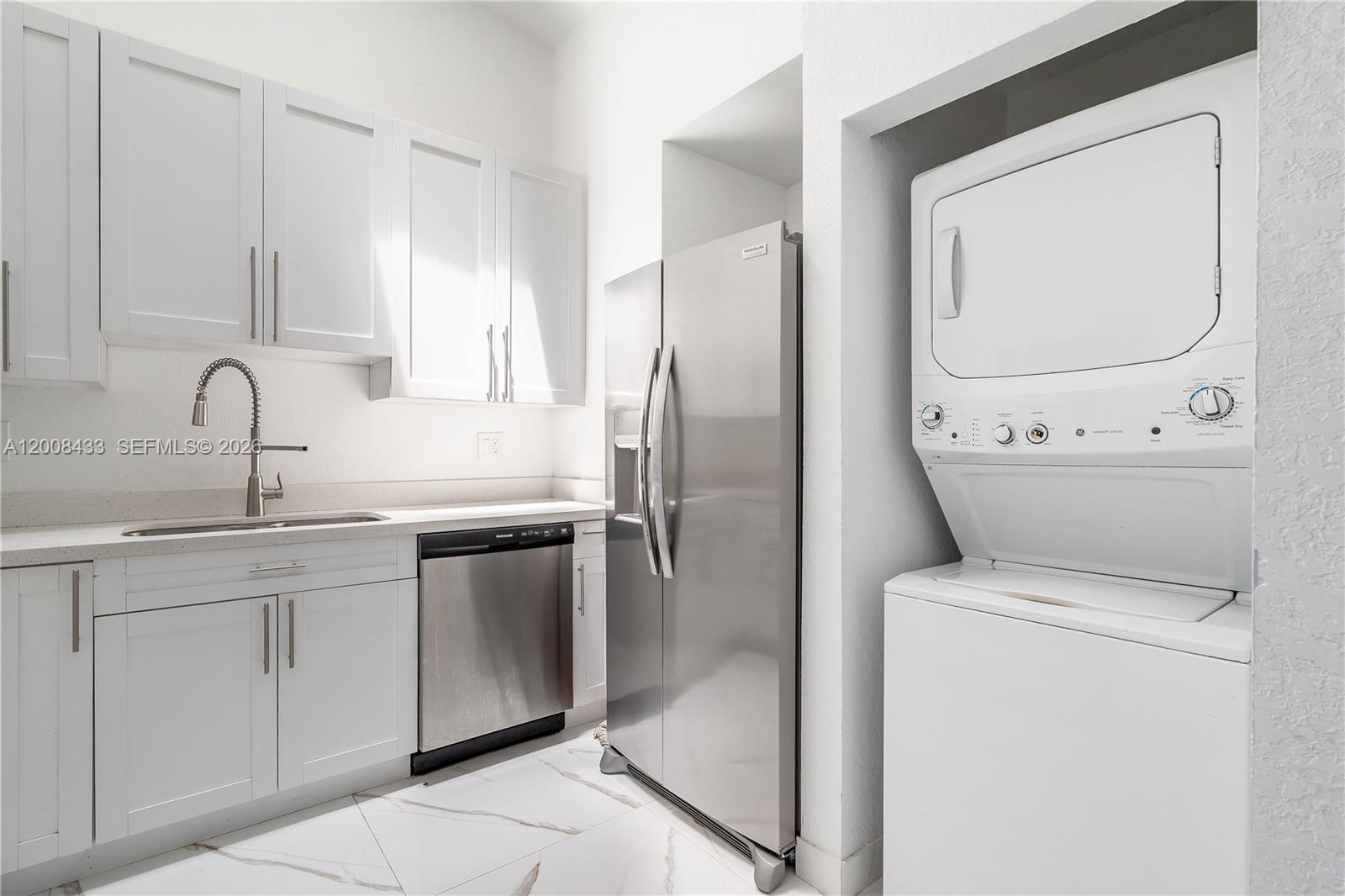 NOB HILL AT WELLEBY CONDO - Residential