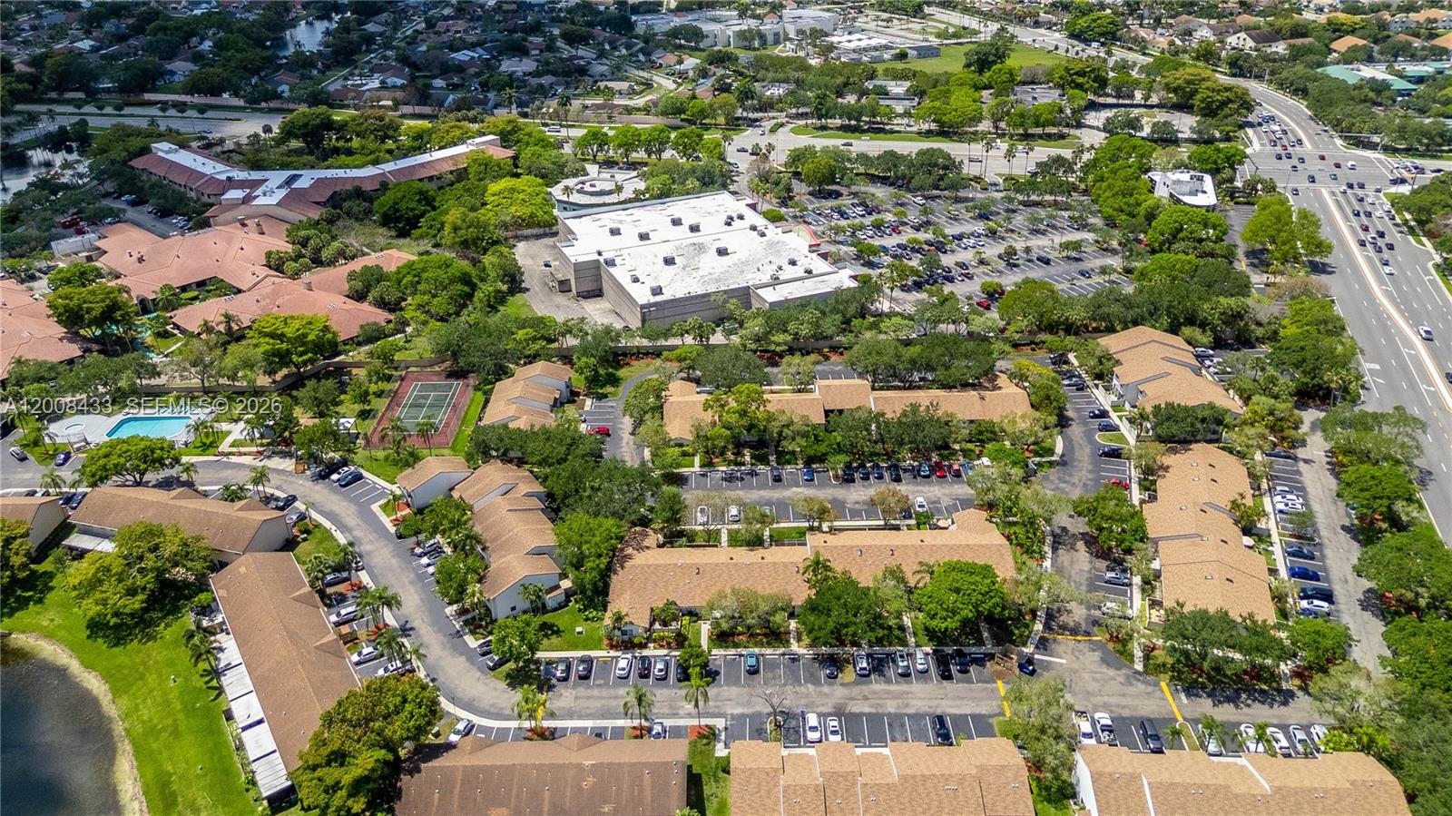 NOB HILL AT WELLEBY CONDO - Residential