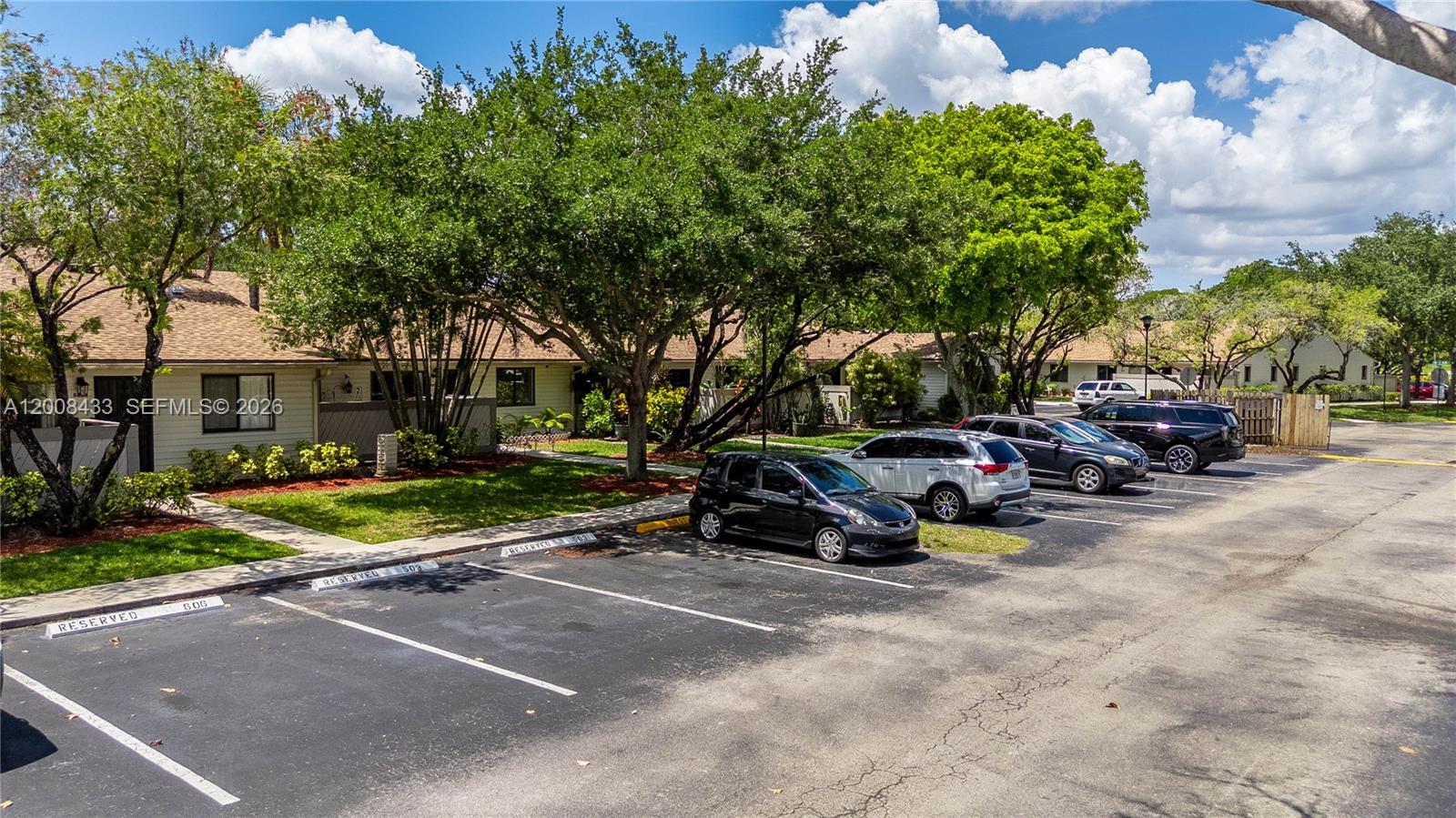 NOB HILL AT WELLEBY CONDO - Residential