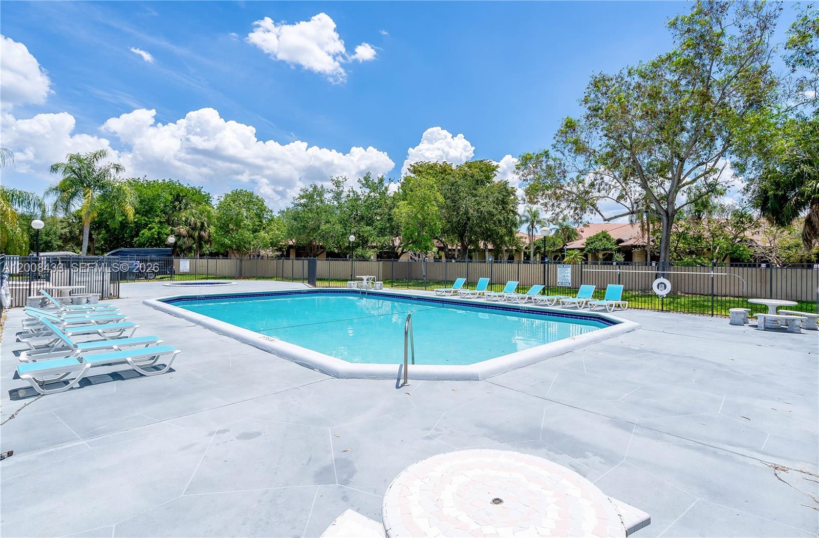 NOB HILL AT WELLEBY CONDO - Residential