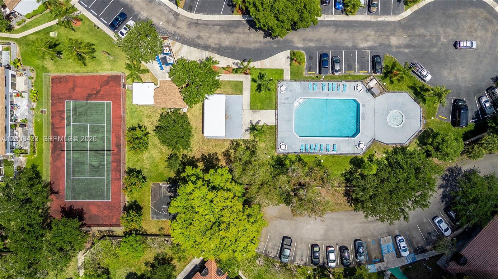NOB HILL AT WELLEBY CONDO - Residential