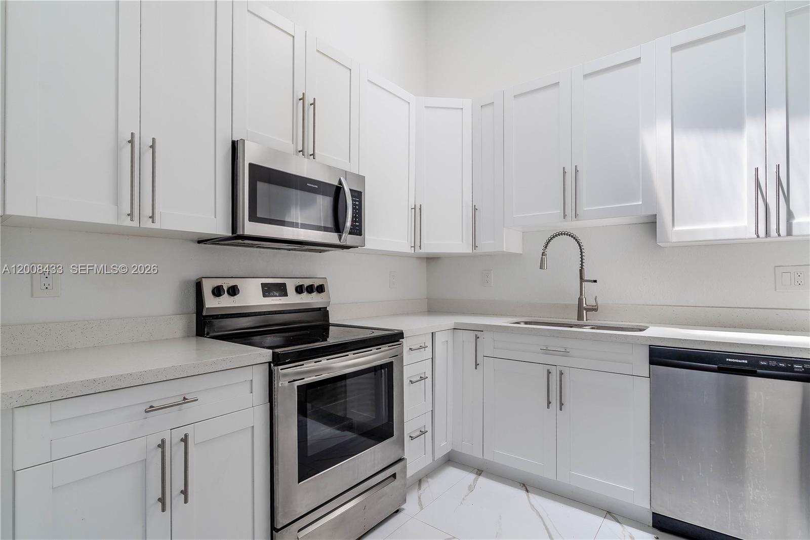NOB HILL AT WELLEBY CONDO - Residential
