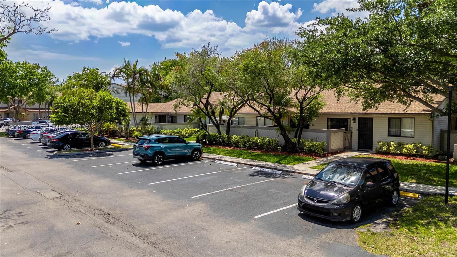 NOB HILL AT WELLEBY CONDO - Residential