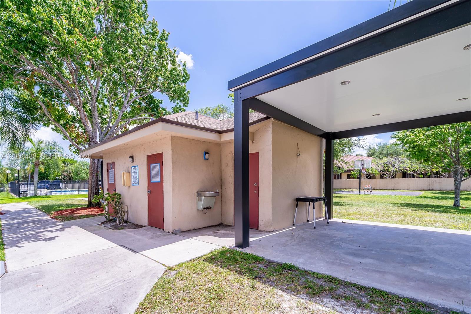 NOB HILL AT WELLEBY CONDO - Residential