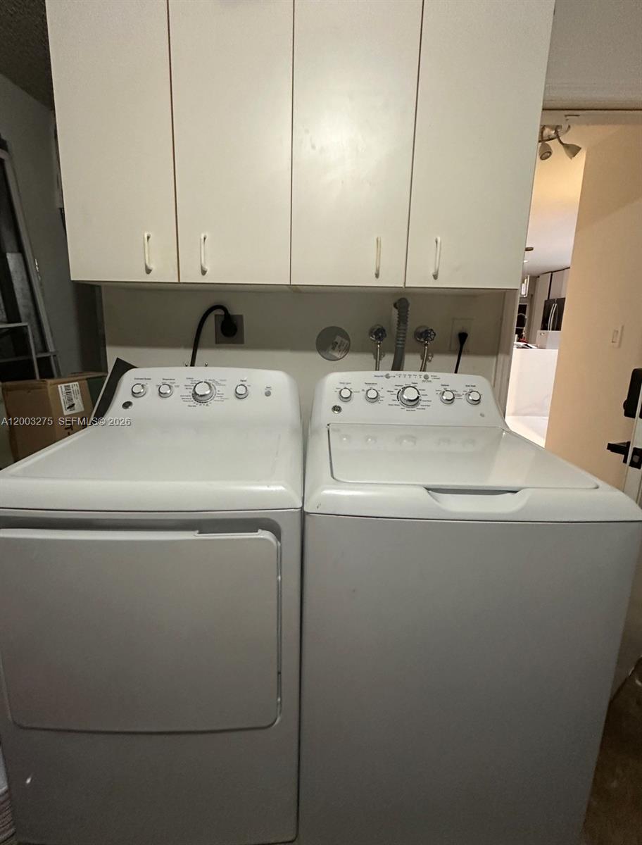 DORAL LANDINGS TOWNHOMES - Residential