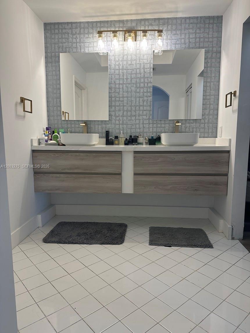 DORAL LANDINGS TOWNHOMES - Residential