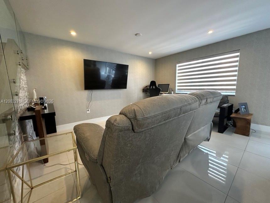 DORAL LANDINGS TOWNHOMES - Residential