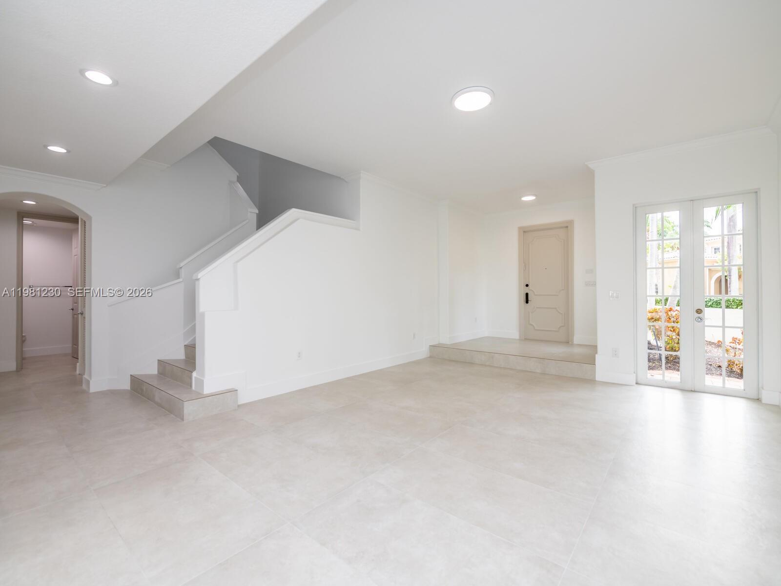 AVENTURA LAKES PHASE 1 - Residential Lease