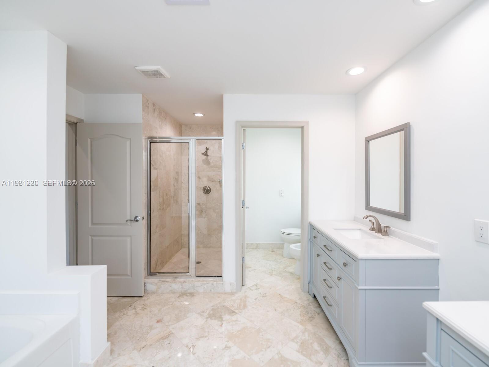 AVENTURA LAKES PHASE 1 - Residential Lease