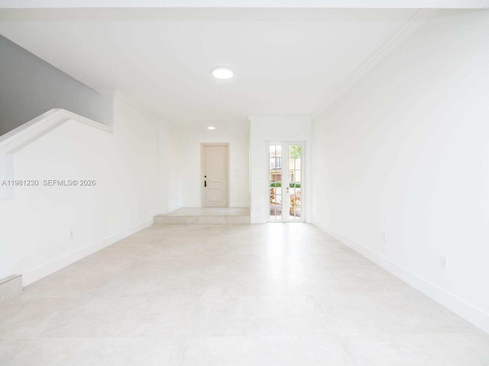 AVENTURA LAKES PHASE 1 - Residential Lease