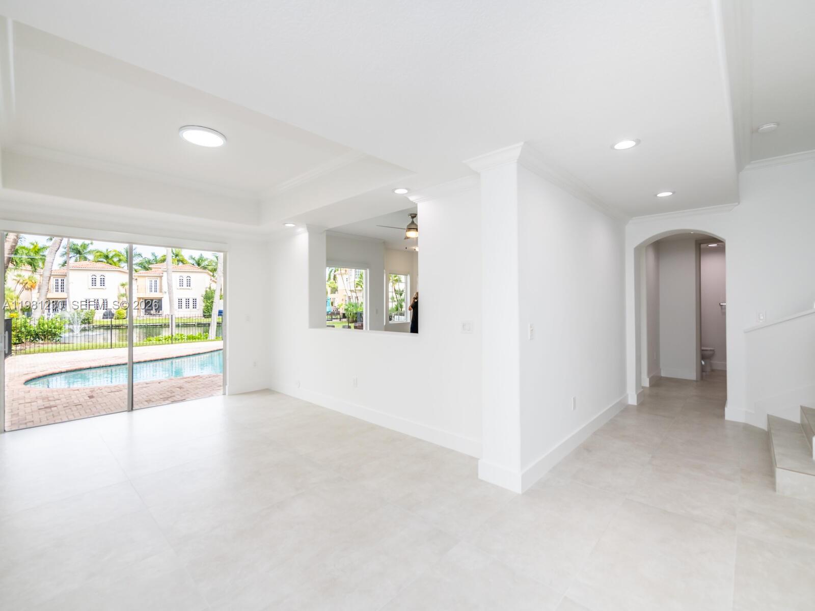 AVENTURA LAKES PHASE 1 - Residential Lease