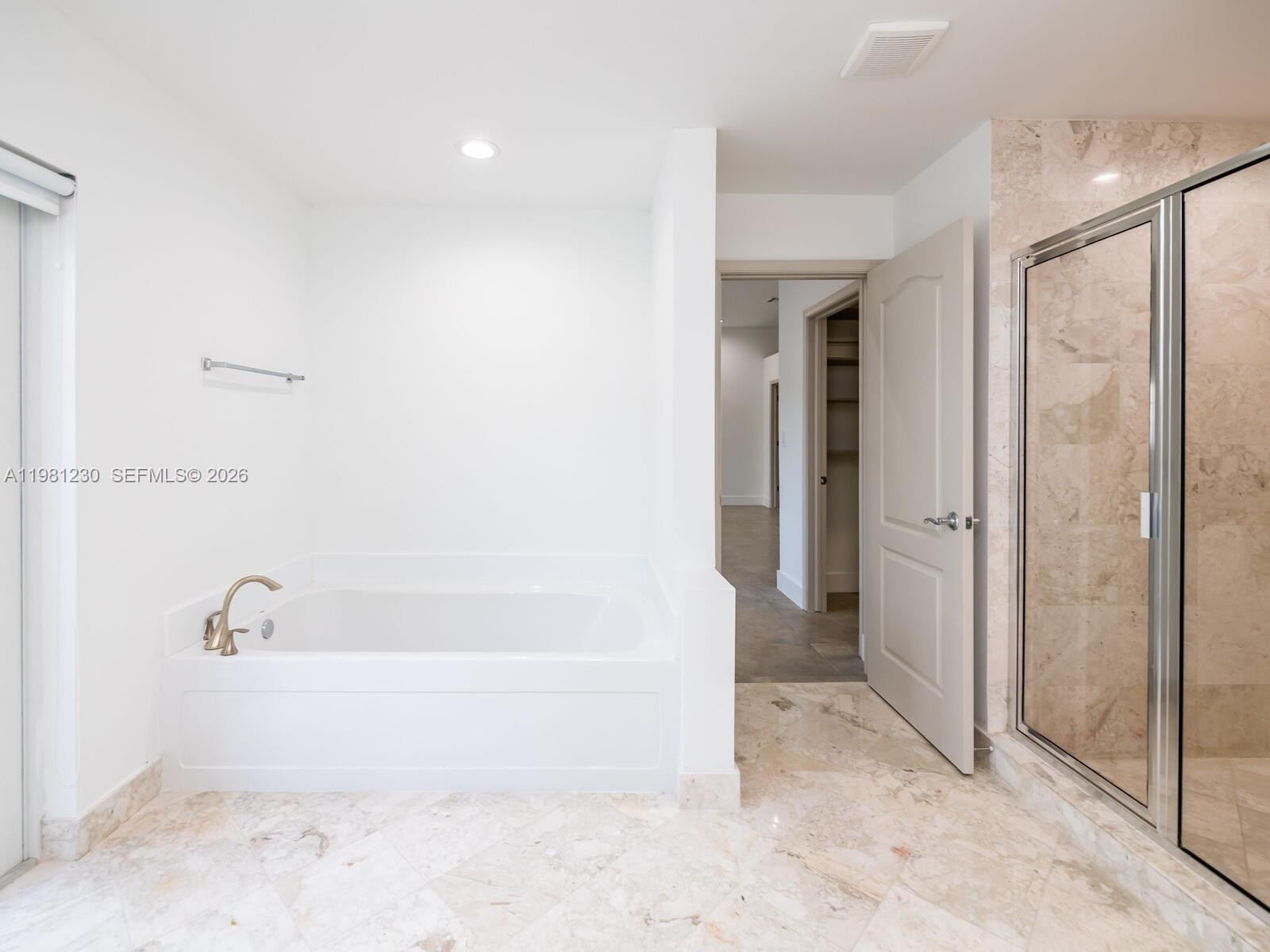 AVENTURA LAKES PHASE 1 - Residential Lease